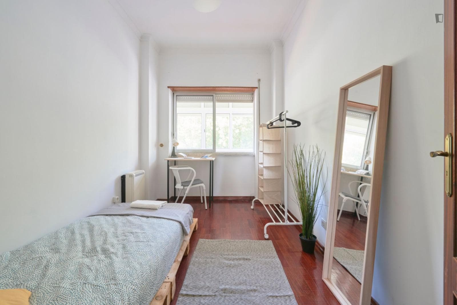 Cozy single bedroom next to Instituto Piaget de Almada photo 1