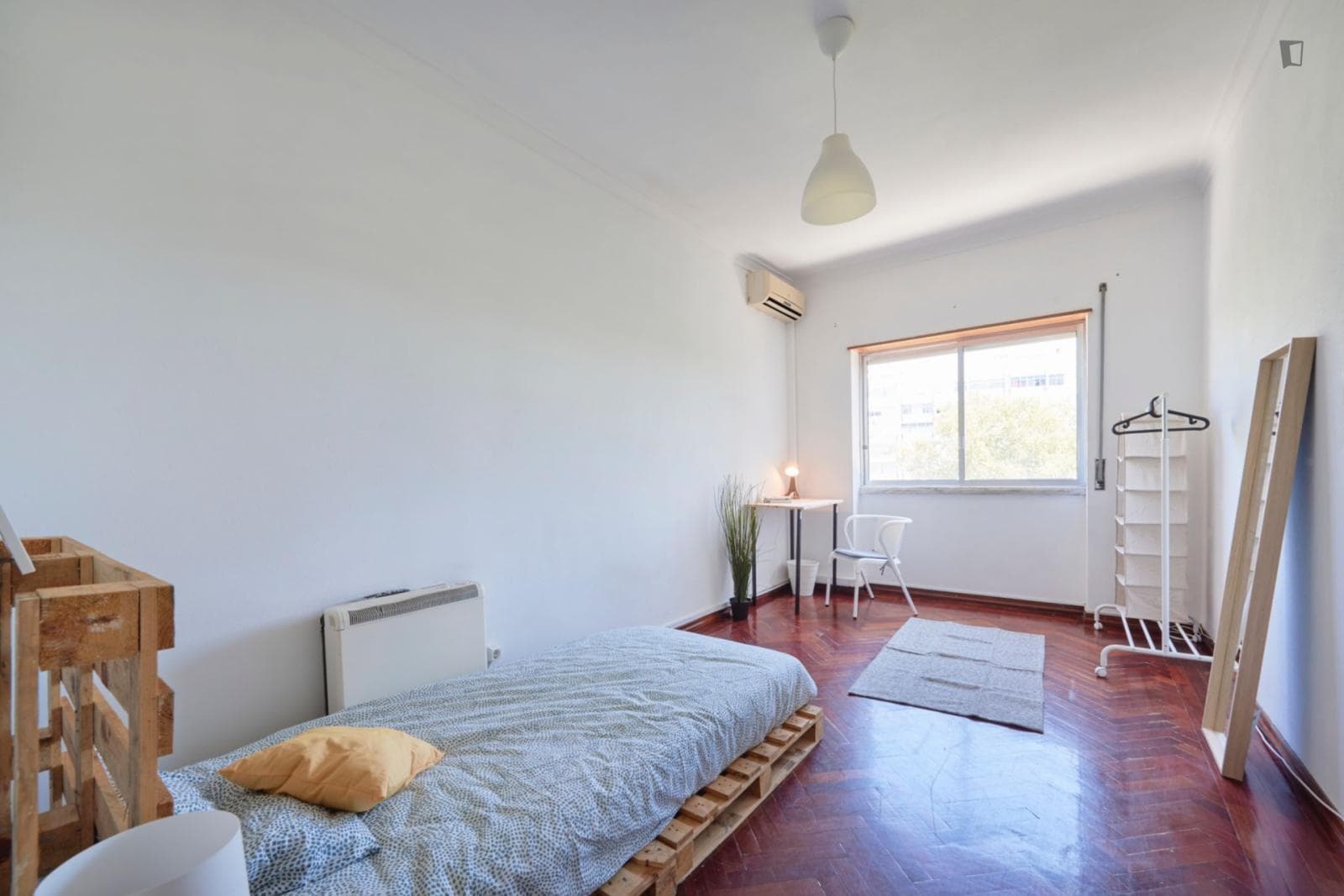 Great single bedroom not too far from Pragal train station photo 1