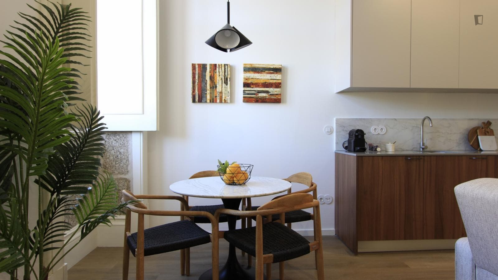 Spacious 1-Bedroom apartment near GuimarãeShopping Centre photo 1