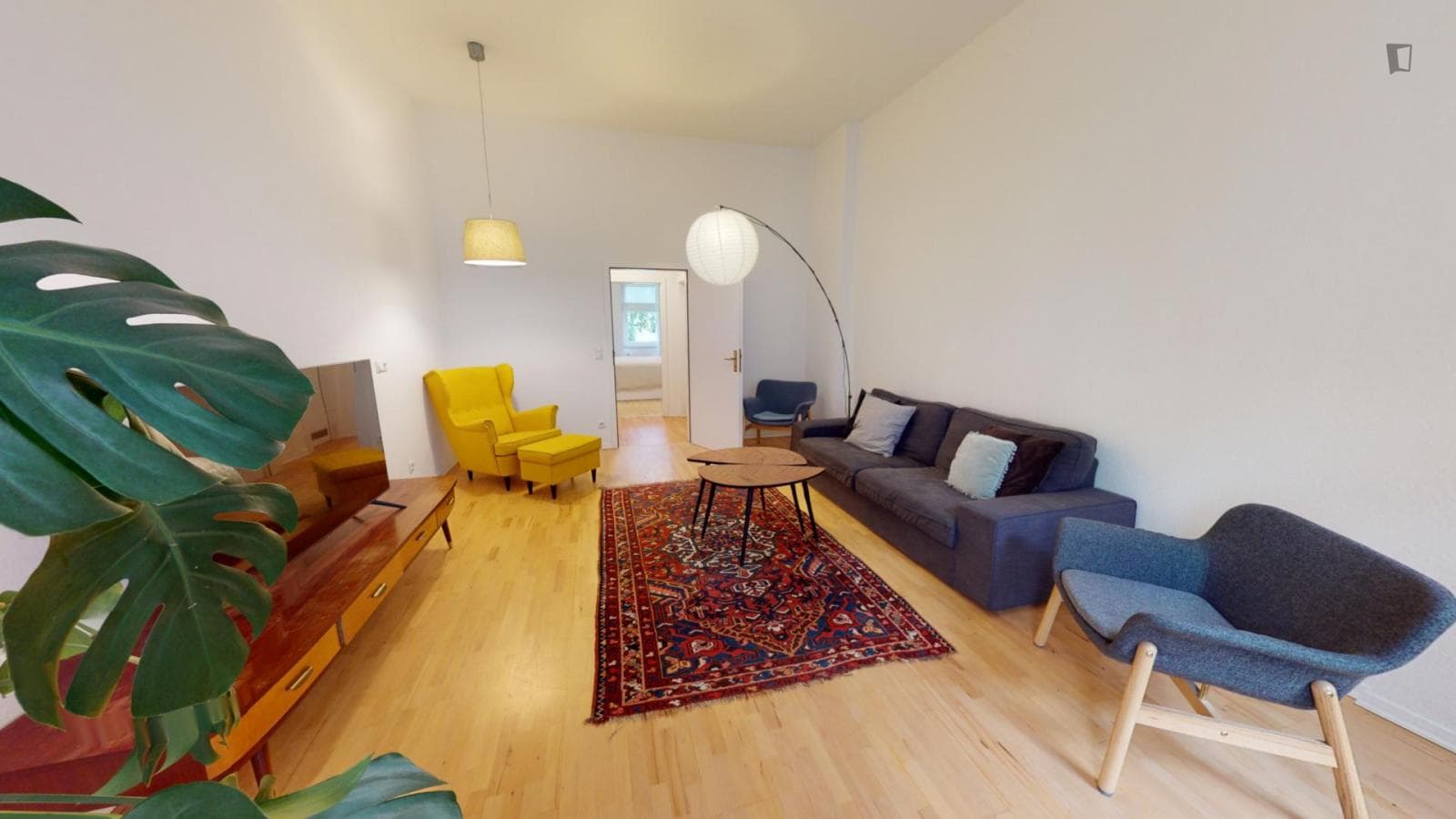 Spacious 1-Bedroom apartment with balcony near Ernst-Thälmann- Park photo 1