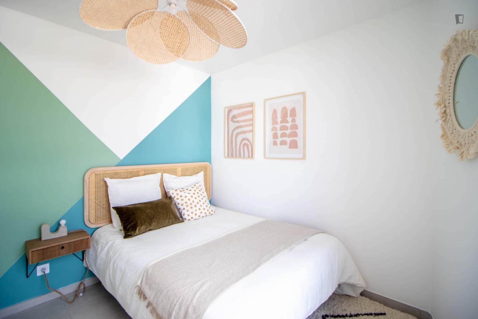 Comfortable bedroom of 10 m² to rent near Lyon - LYO27 photo 1