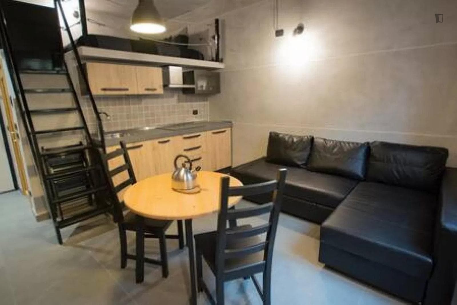 Spacious studio close to Bocconi University photo 1
