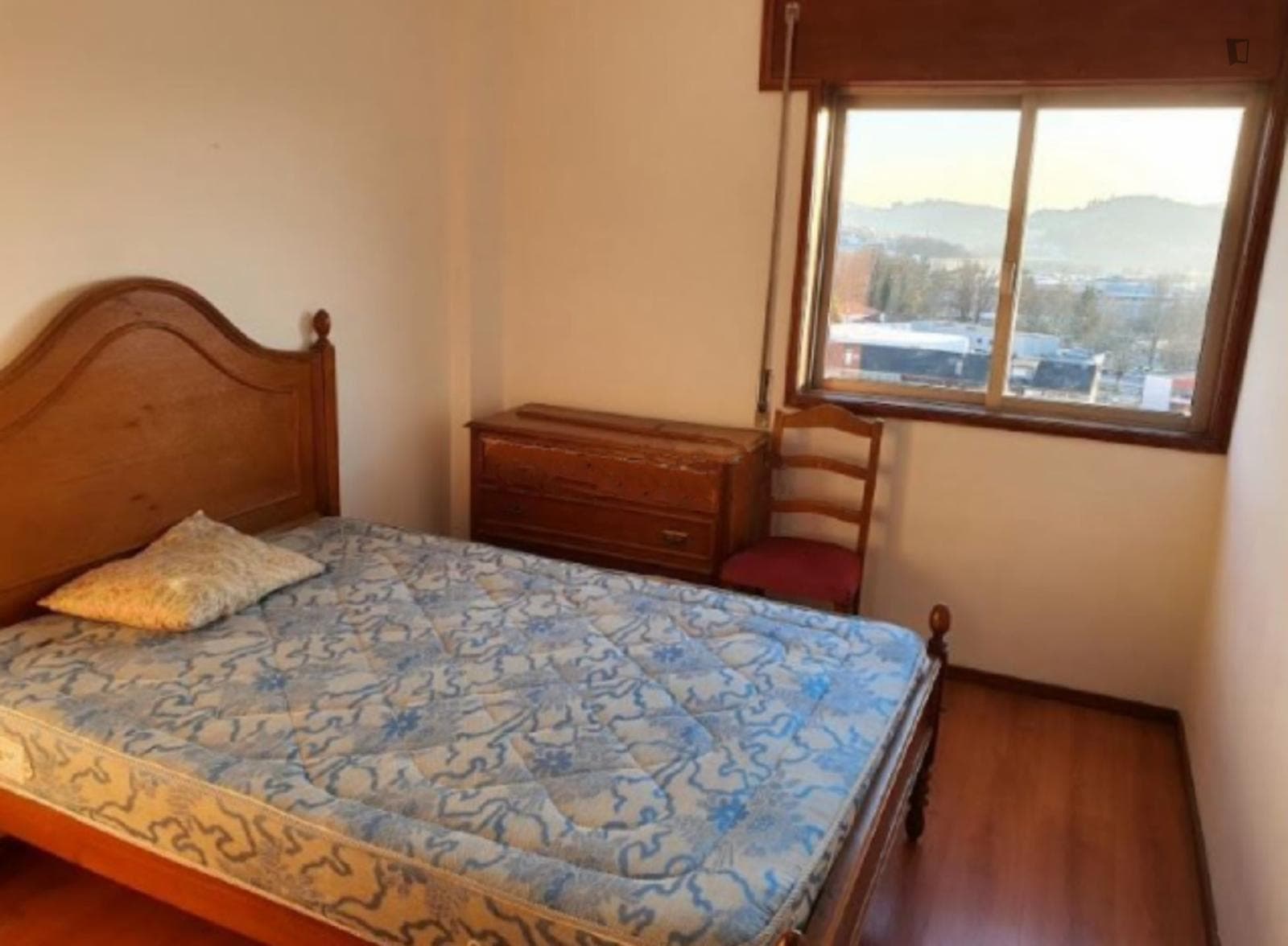Bright double bedroom close to Universidade do Minho photo 1