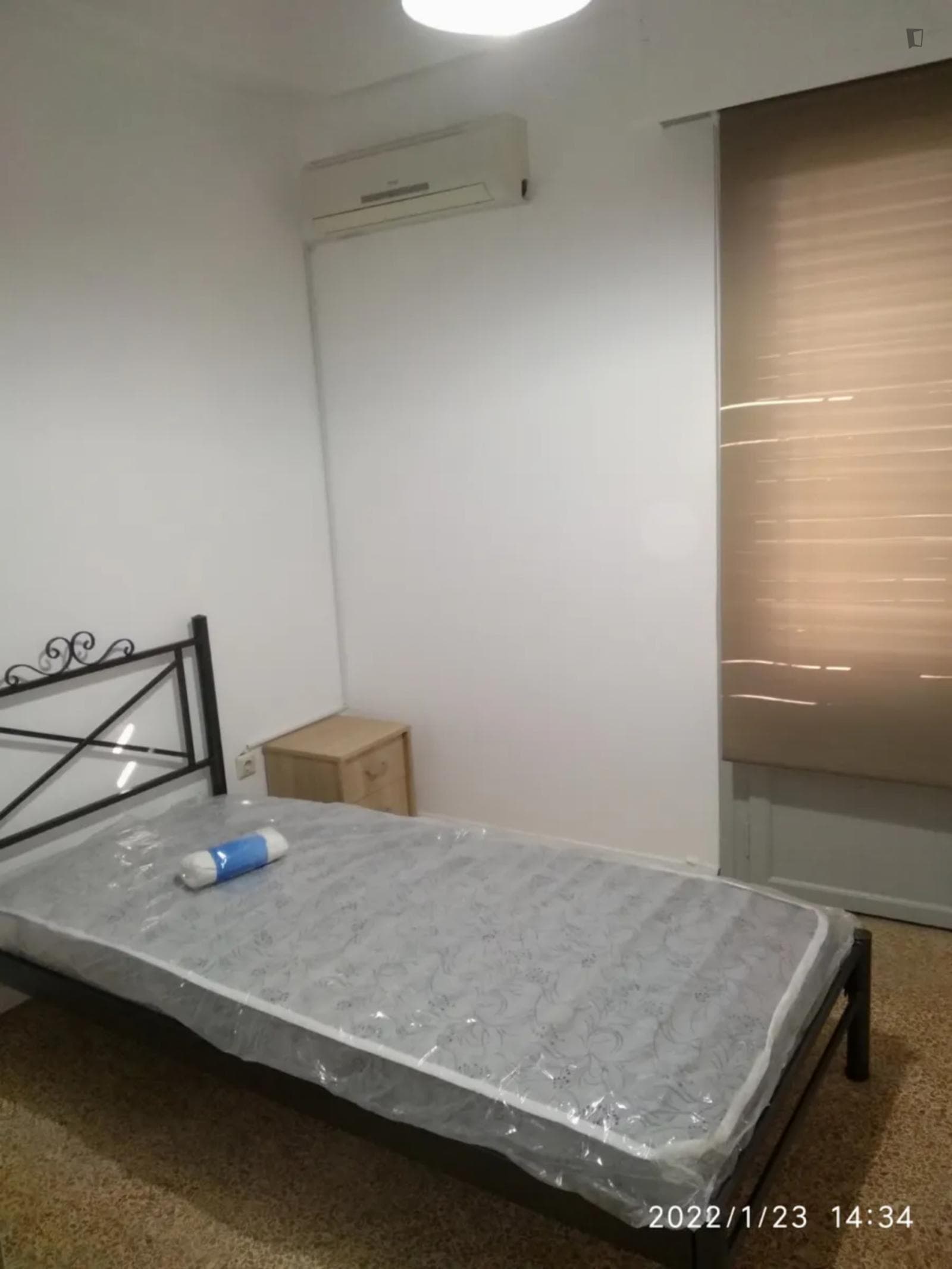 Nice single bed near Platwnos photo 1