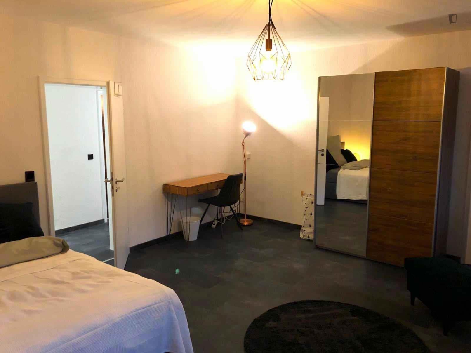 Comfortable single bedroom near Barbarossaplatz  photo 1