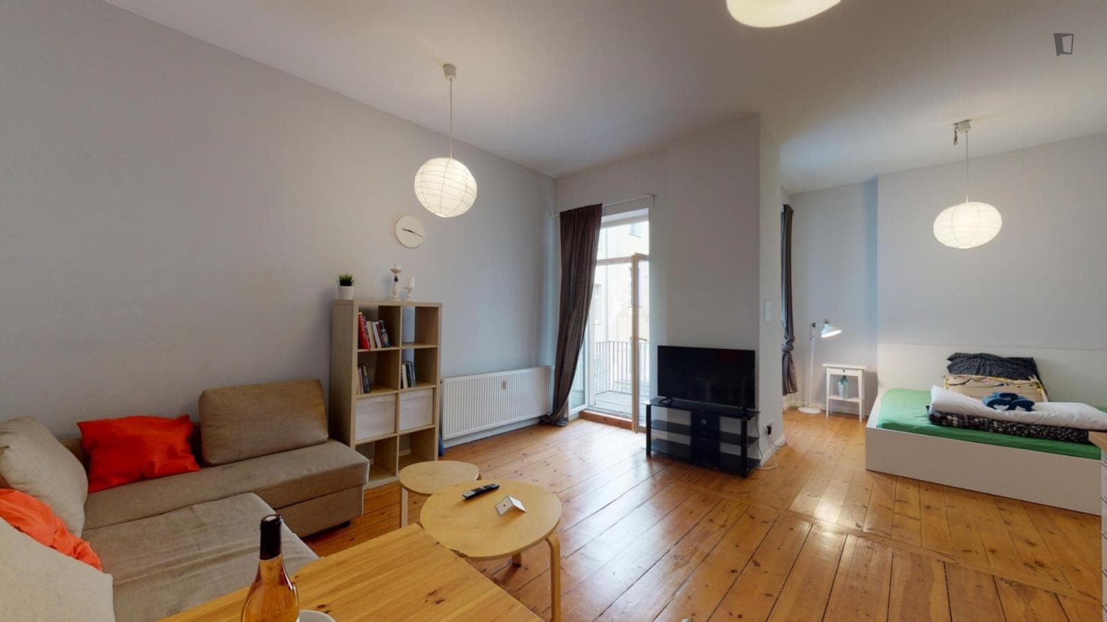 Bright studio with balcony near Viktoriapark photo 1