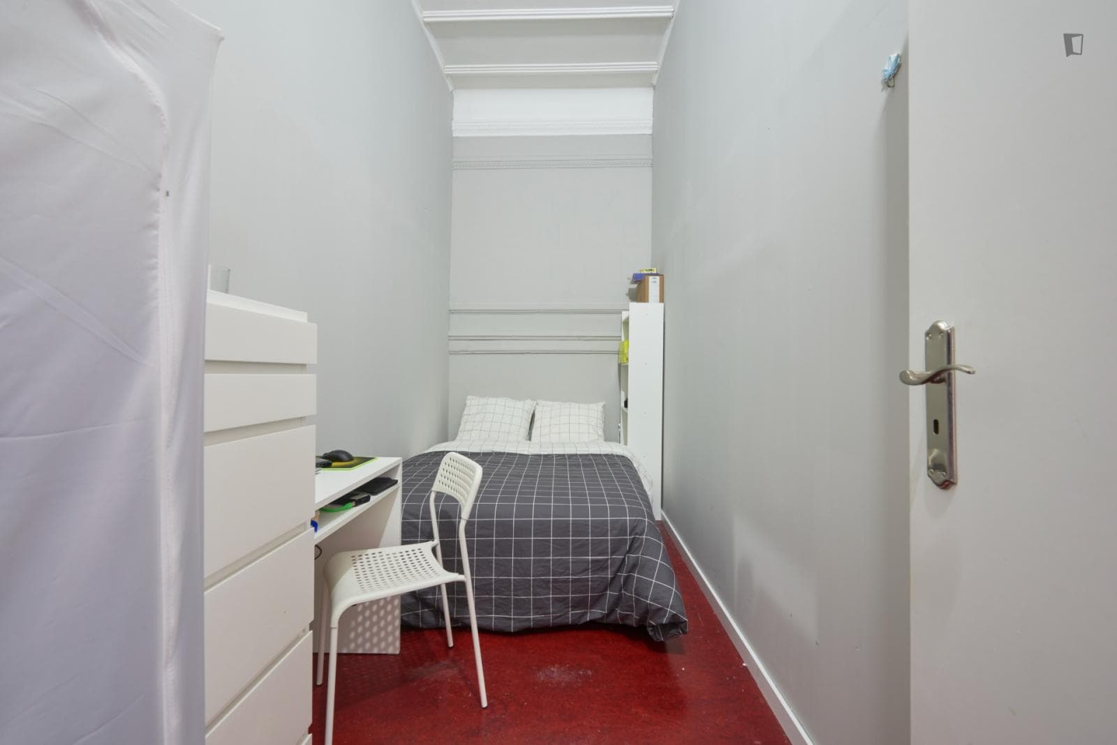 Charismatic double bedroom in Entrecampos photo 1