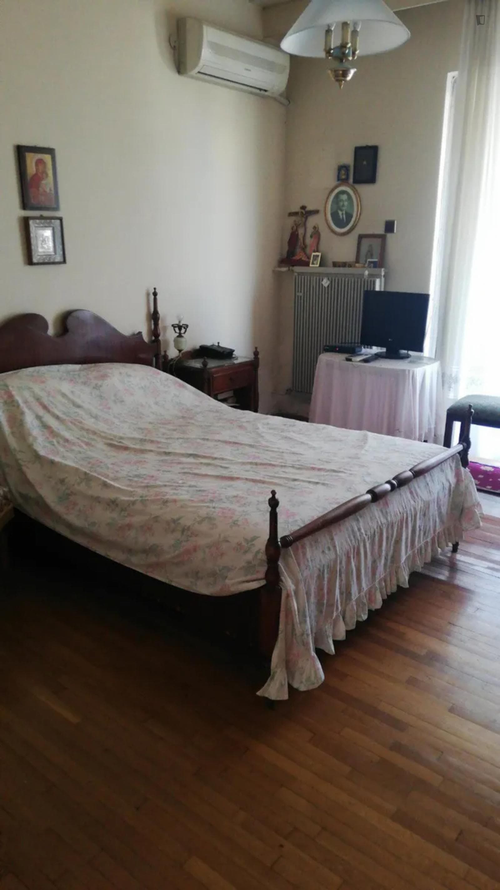 Nice bedroom near Acharnes photo 1