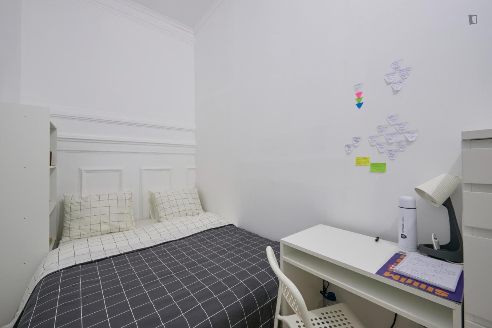 Double bedroom in a student flat, close to ISCTE photo 1