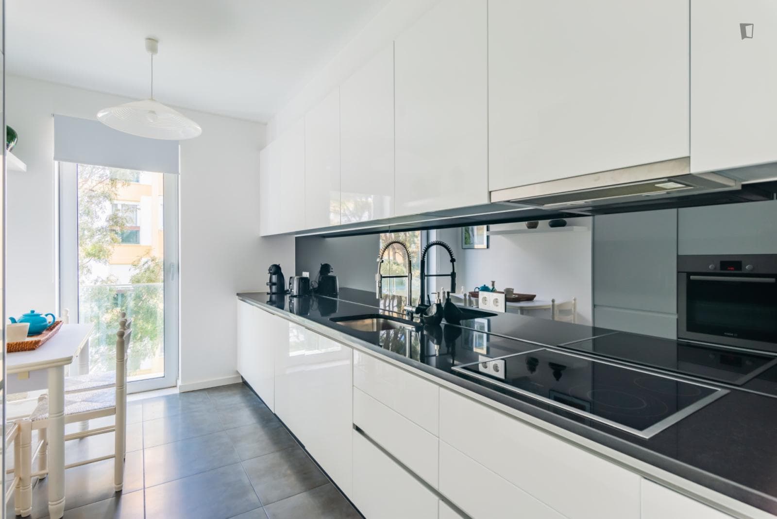 Welcoming 2-Bedroom apartment with balconies  very close to Santo Amaro train station photo 1