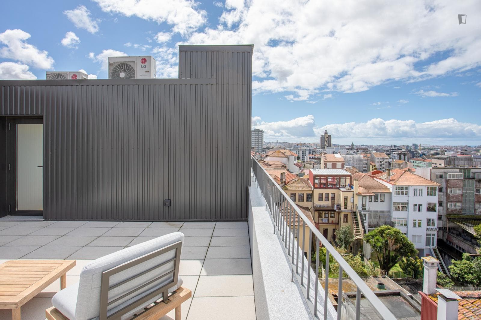 Luminous 3-Bedroom apartment with balcony near Faria Guimarães metro station photo 1