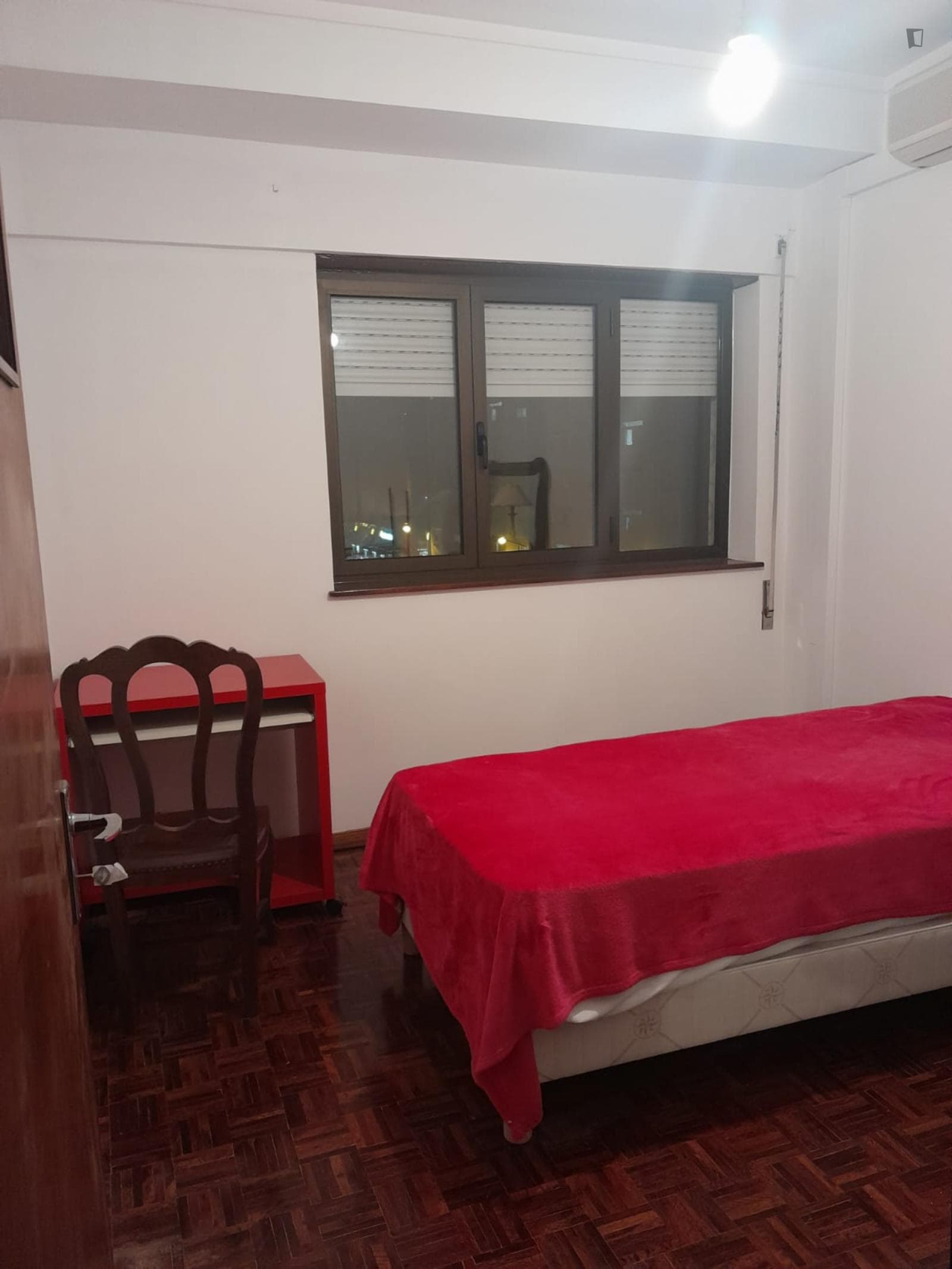 Cosy single bedroom in a 6-bedroom apartment near Alma Shopping photo 1