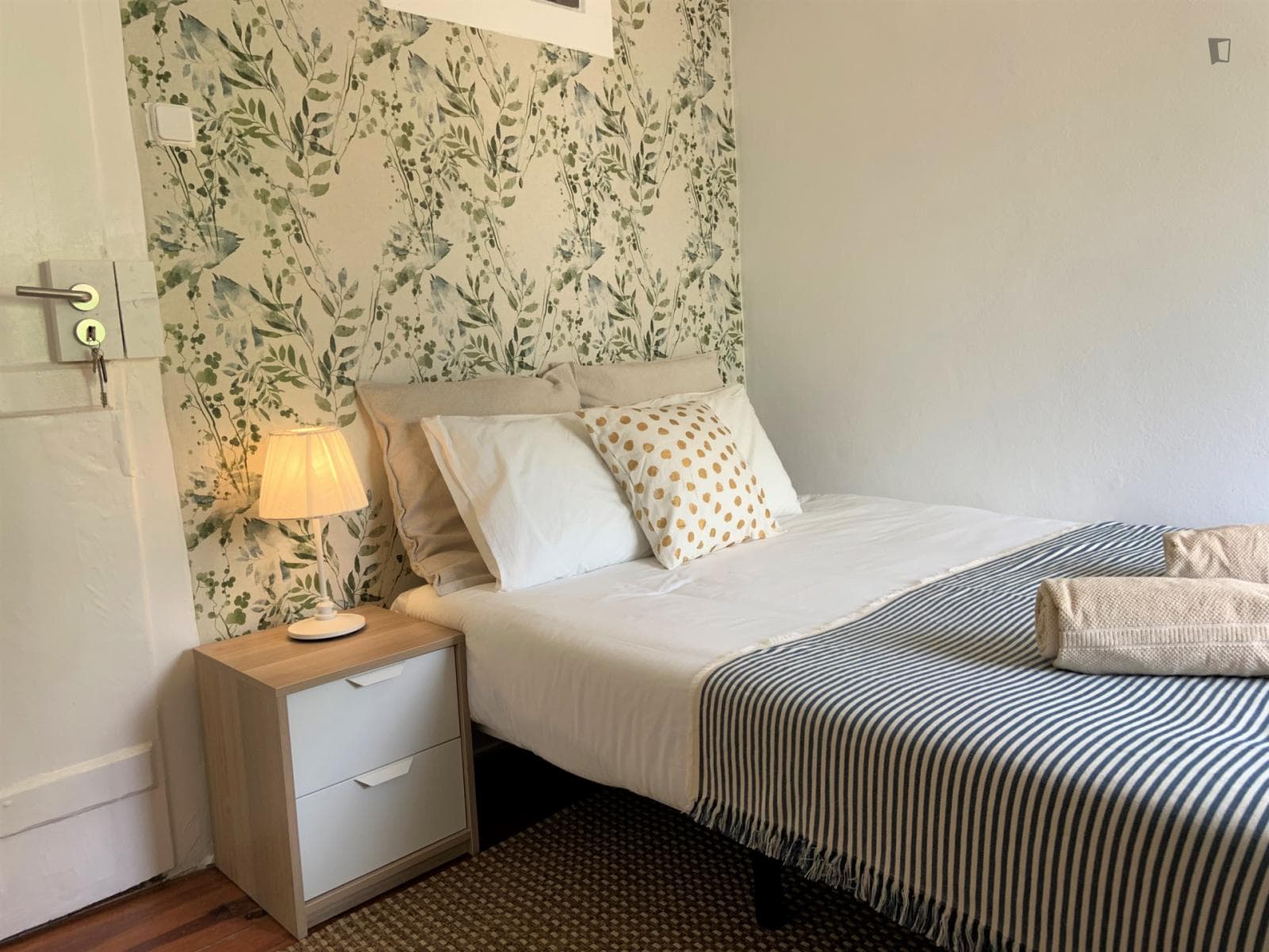 Lovely double bedroom in a 6-Bedroom apartment, near Santos train station photo 1