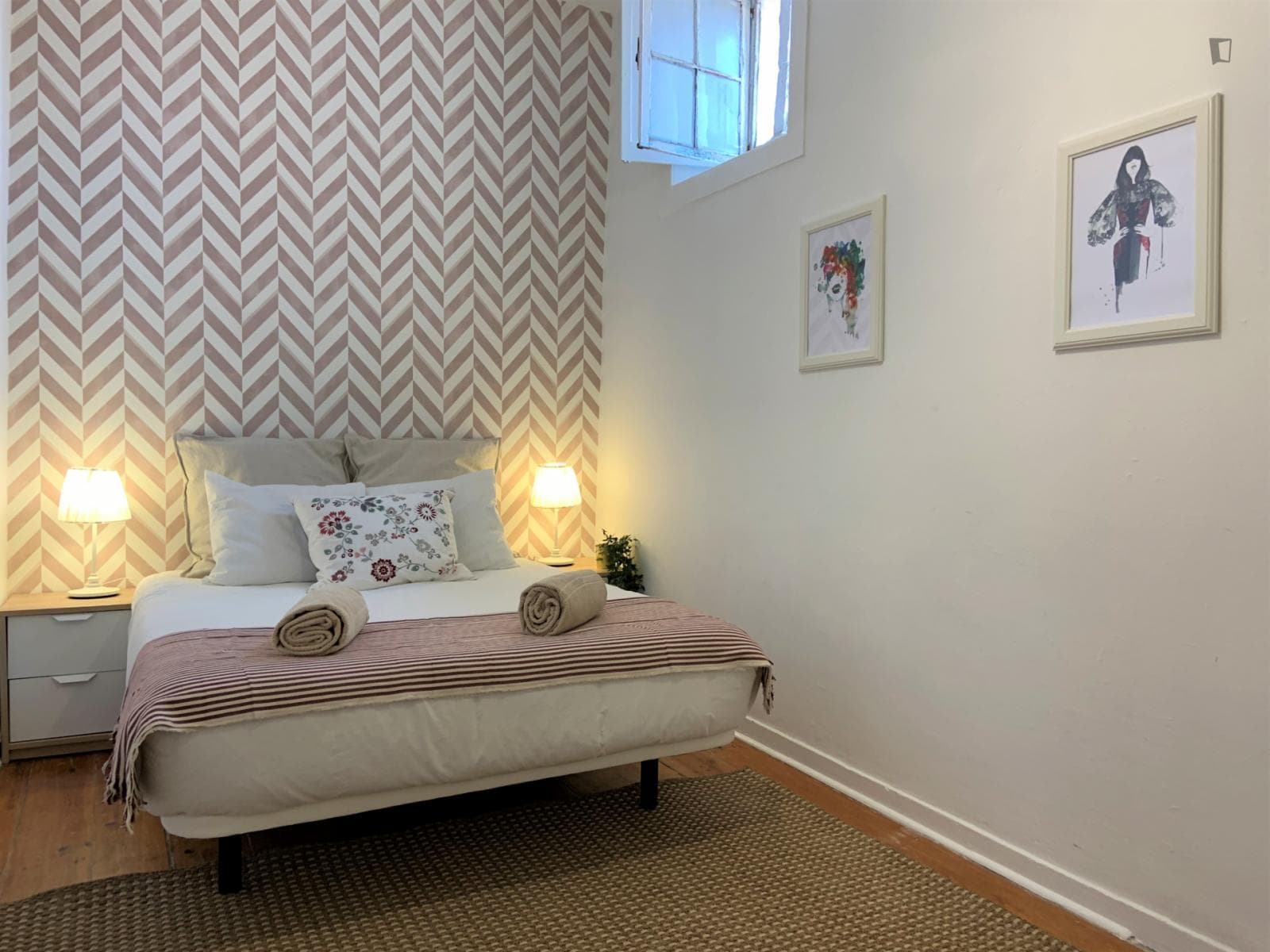 Stylish double bedroom in a 6-Bedroom apartment, close to ISEG University photo 1