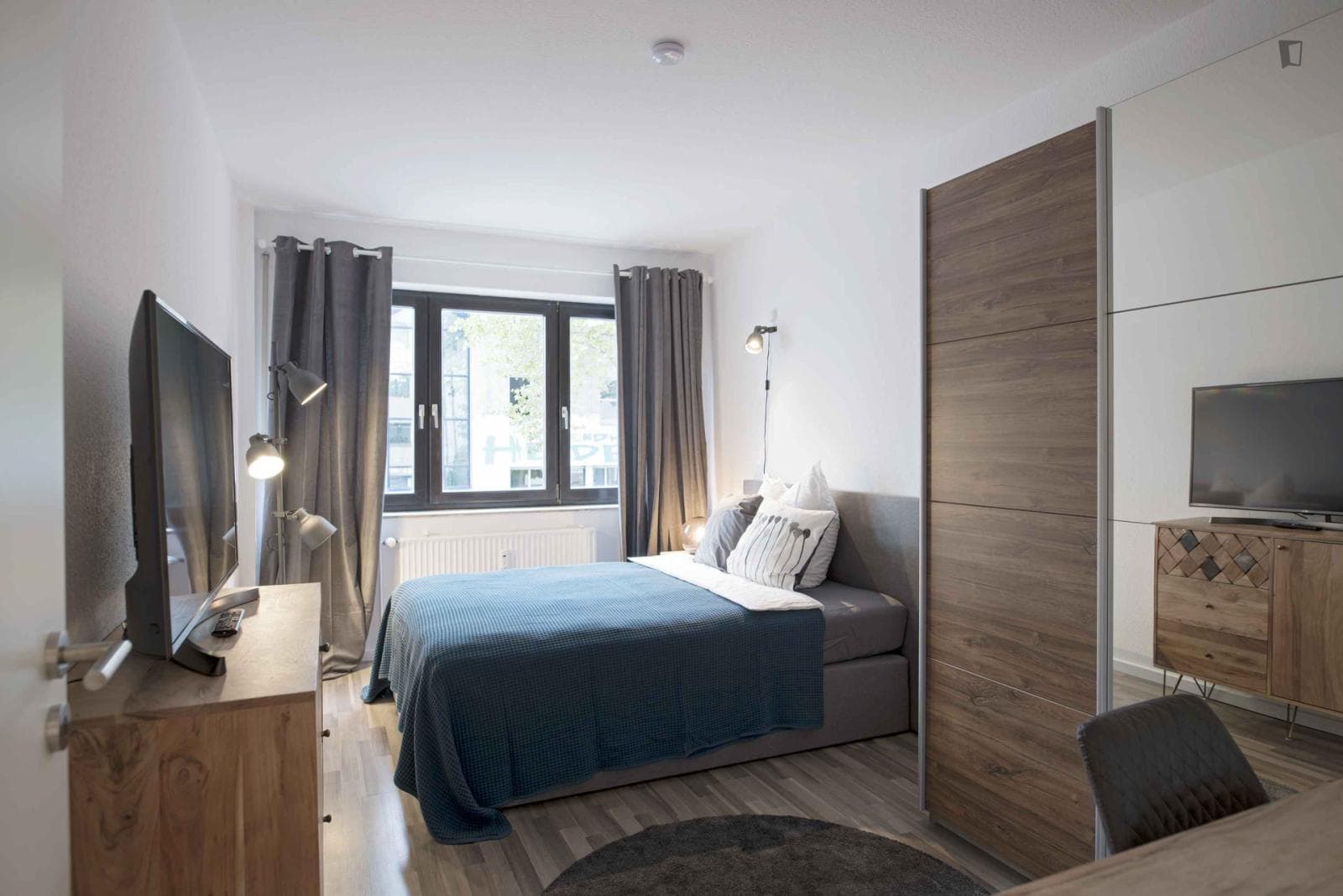 Cosy double bedroom in Frankfurt photo 1