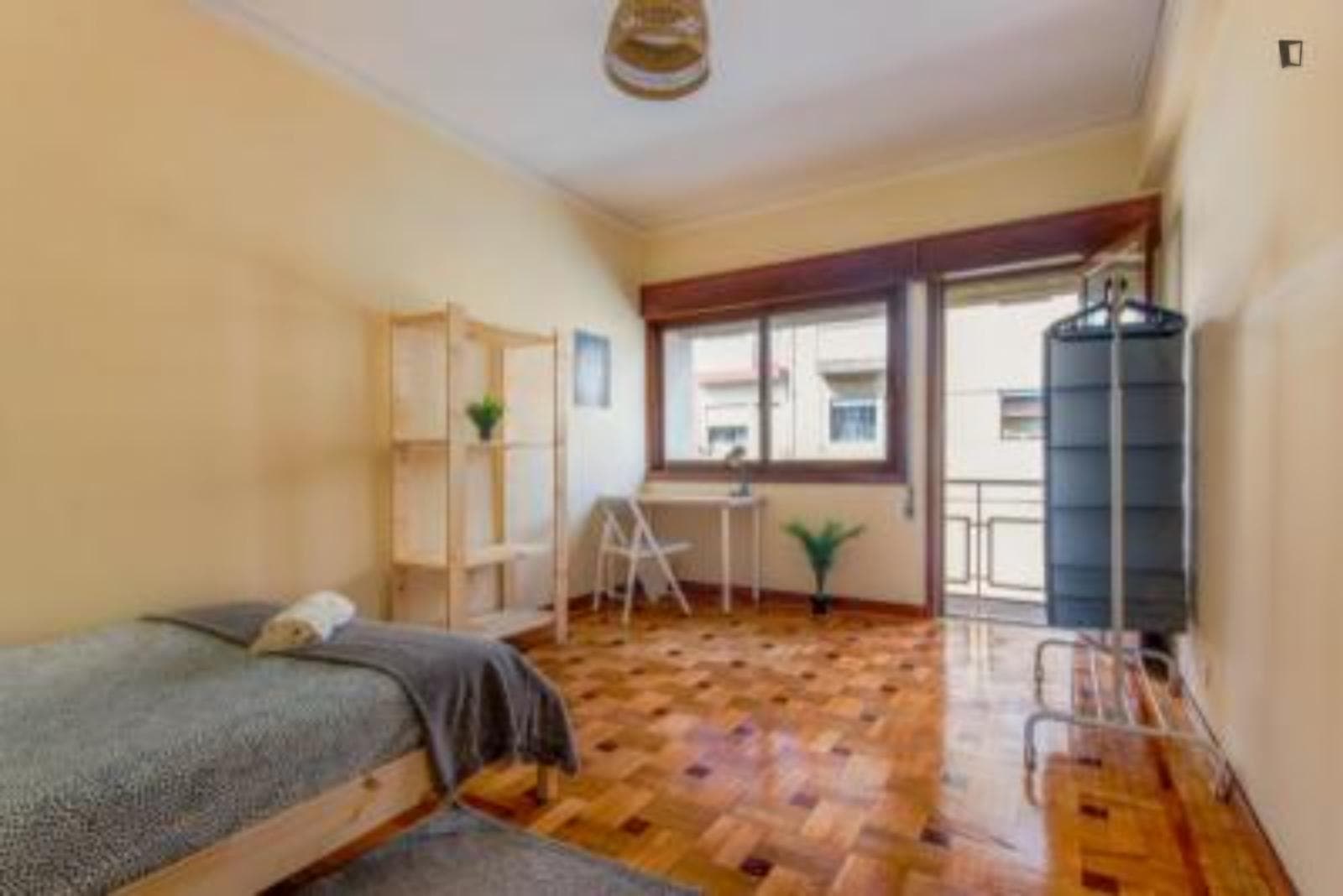 Lovely double bedroom very close to Marquês metro station photo 1