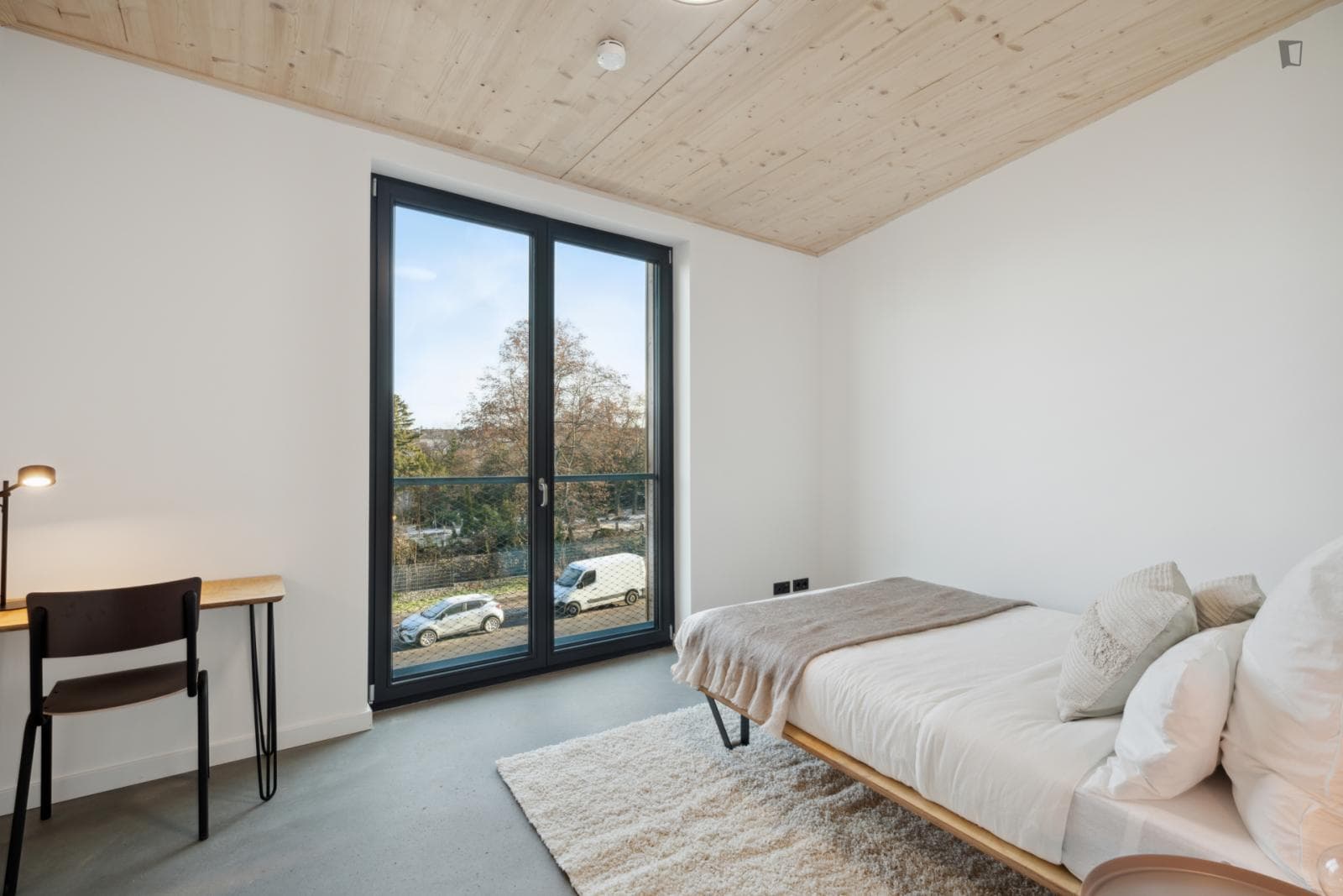 Cushy double bedroom in a 4-Bedroom apartment close to Tempelhofer Feld photo 1