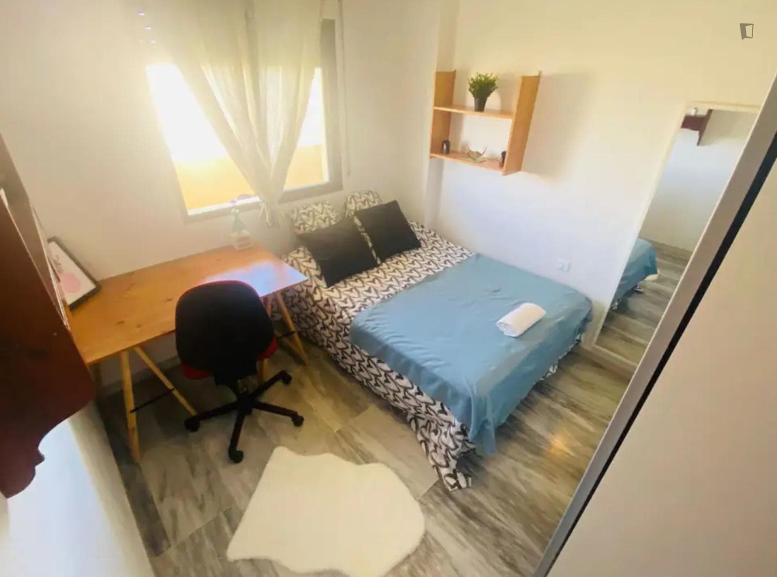 Lovely double bedroom next to Corte Inglés photo 1