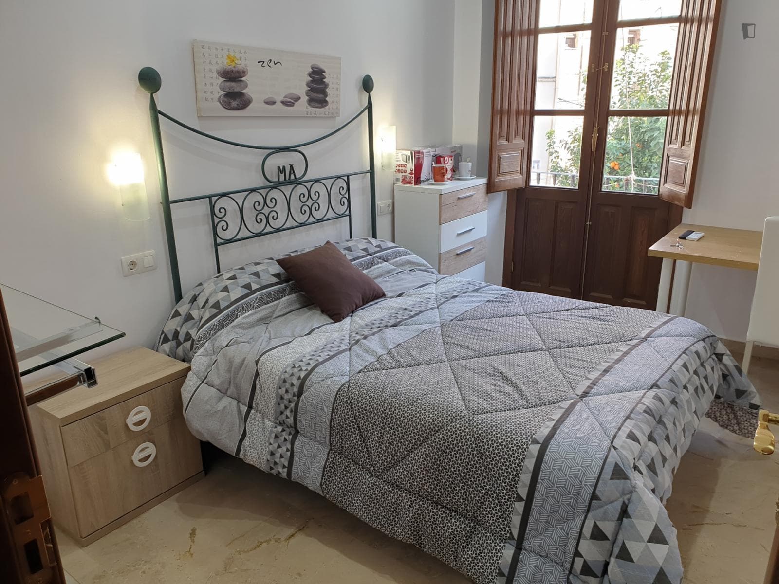 Double bedroom, with balcony, in 4-bedroom apartment photo 1