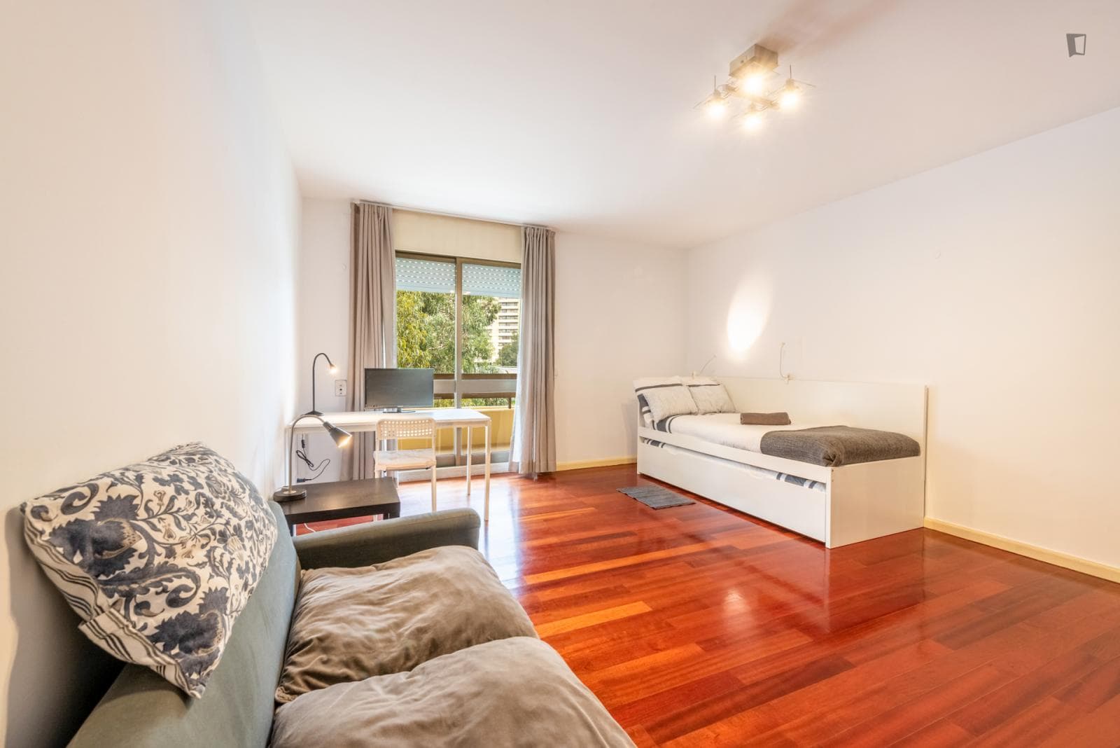 Lovely single bedroom close to the Sete Rios metro station photo 1