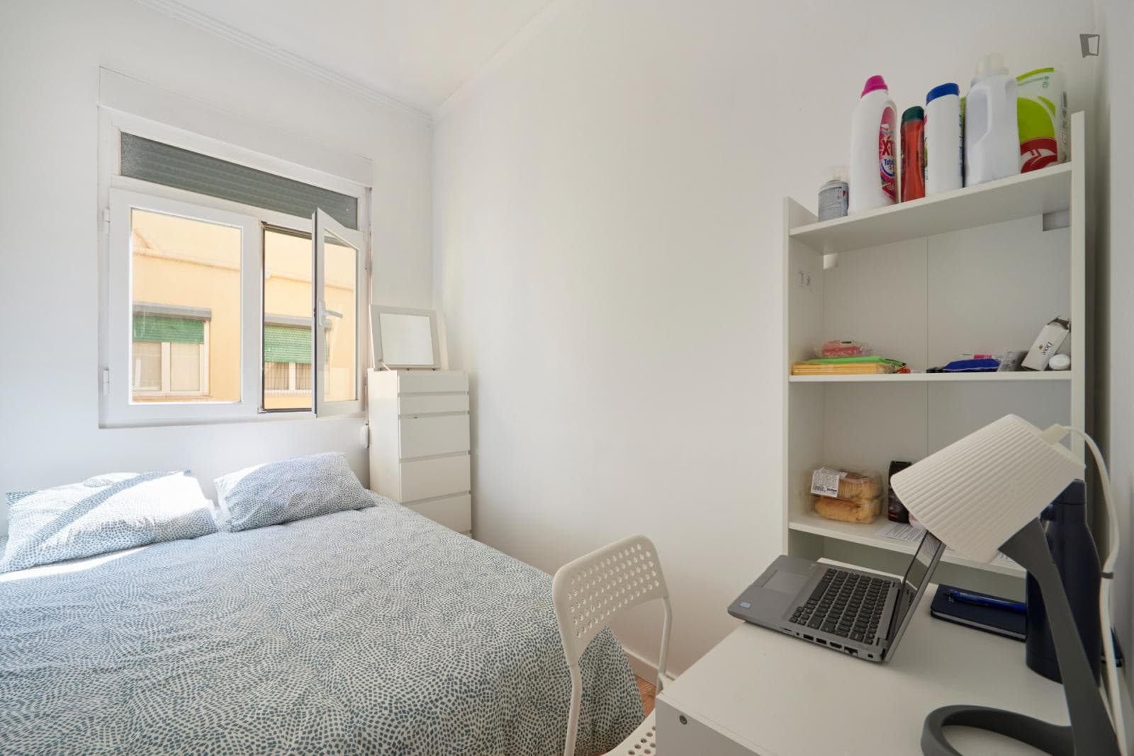Sunny double bedroom near Estufa Fria photo 1