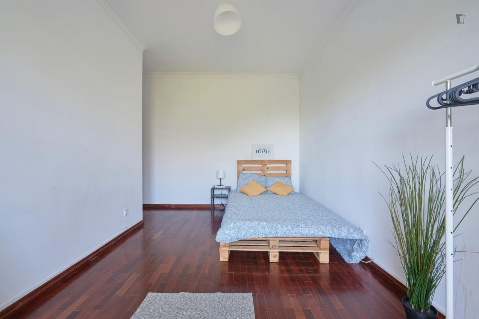 Large double bedroom with a balcony close to Parque da Paz photo 1