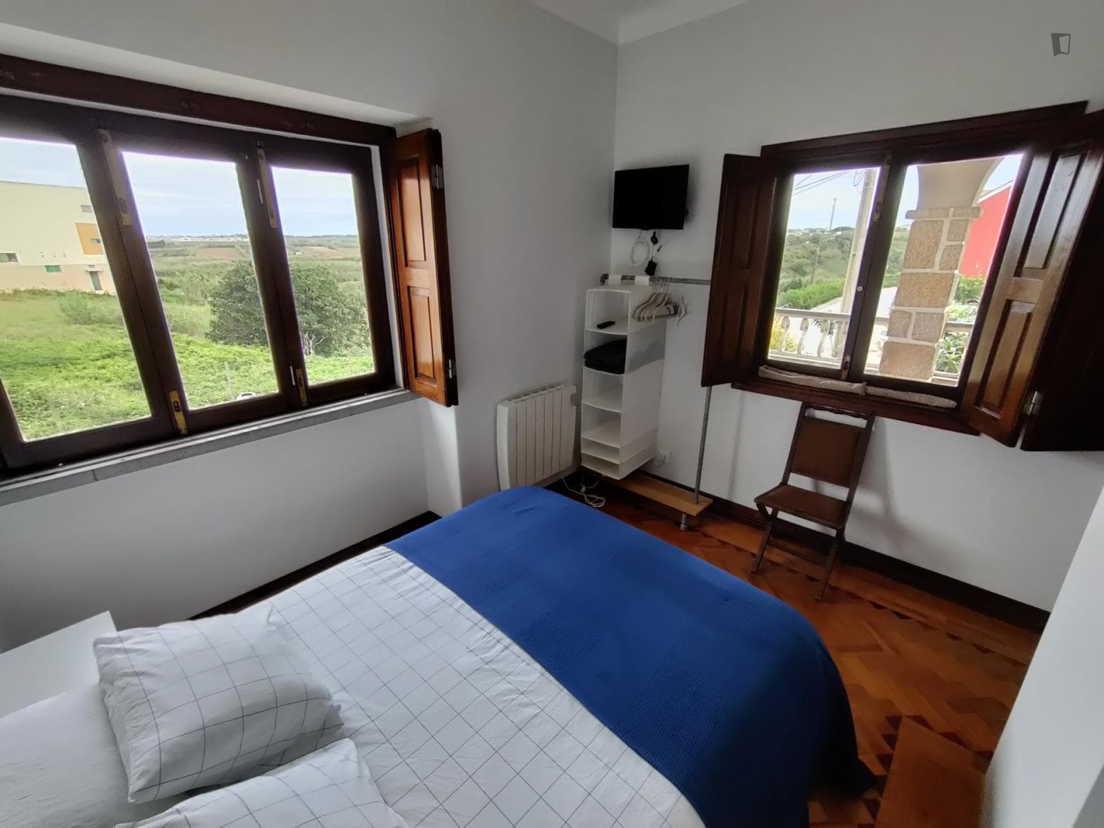 Homely ensuite double-bedroom in a 7-bedroom house near Peniche photo 1