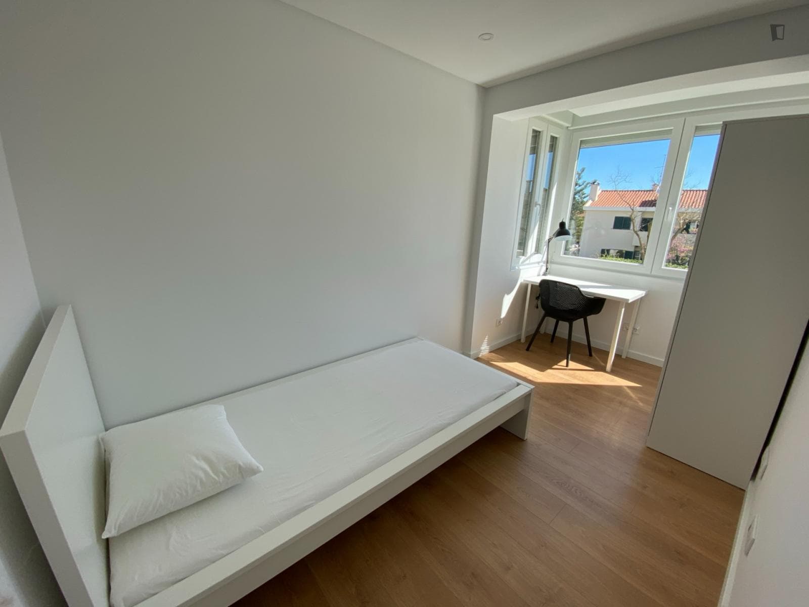 Pleasant single bedroom in a student flat, near Nova SBE photo 1
