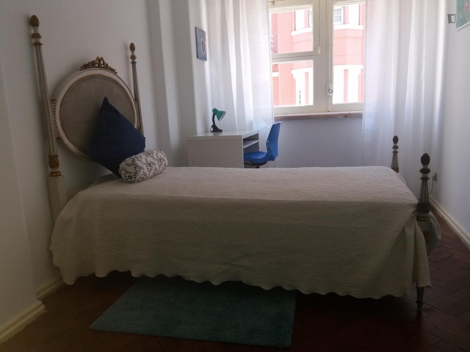 Great single bedroom close to Arroios metro station photo 1