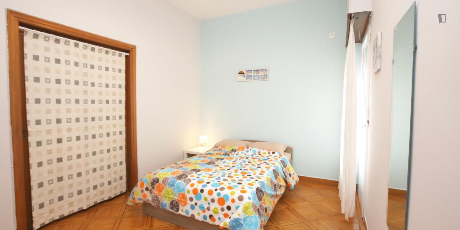 Lovely single bedroom in a 7-Bedroom apartment in Attiki photo 1