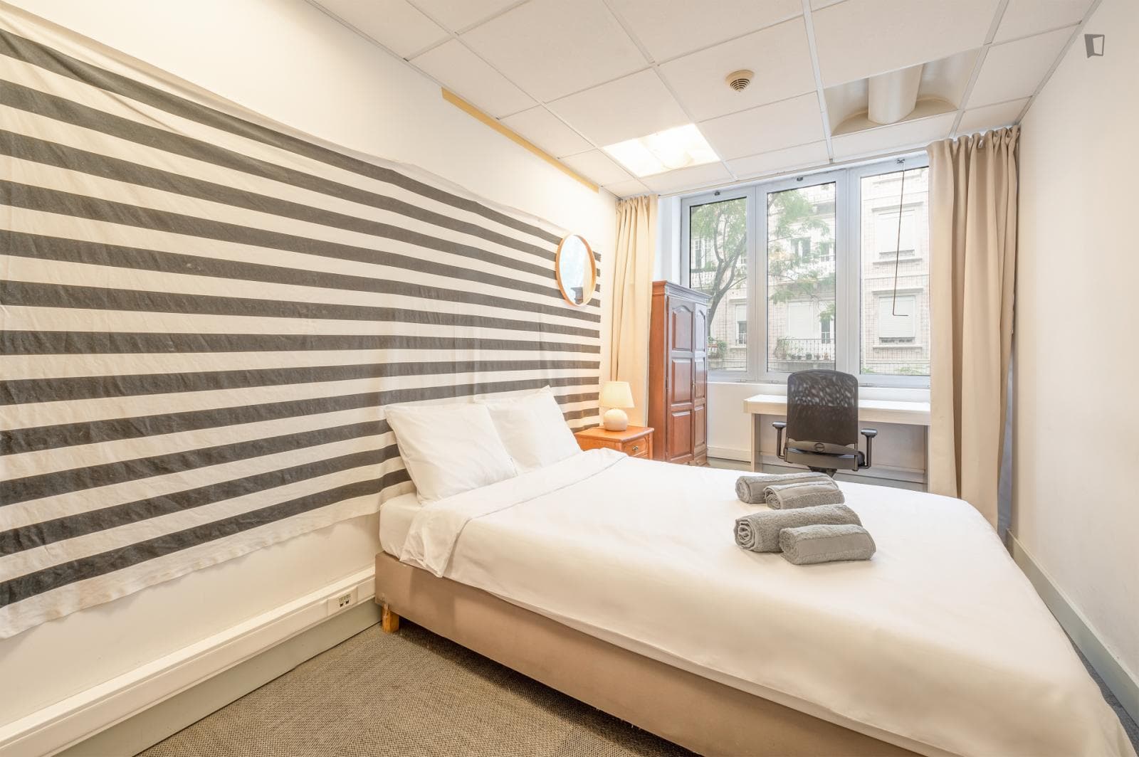 Nice double bedroom in a 9-Bedroom apartment, close to Marquês de Pombal Square photo 1