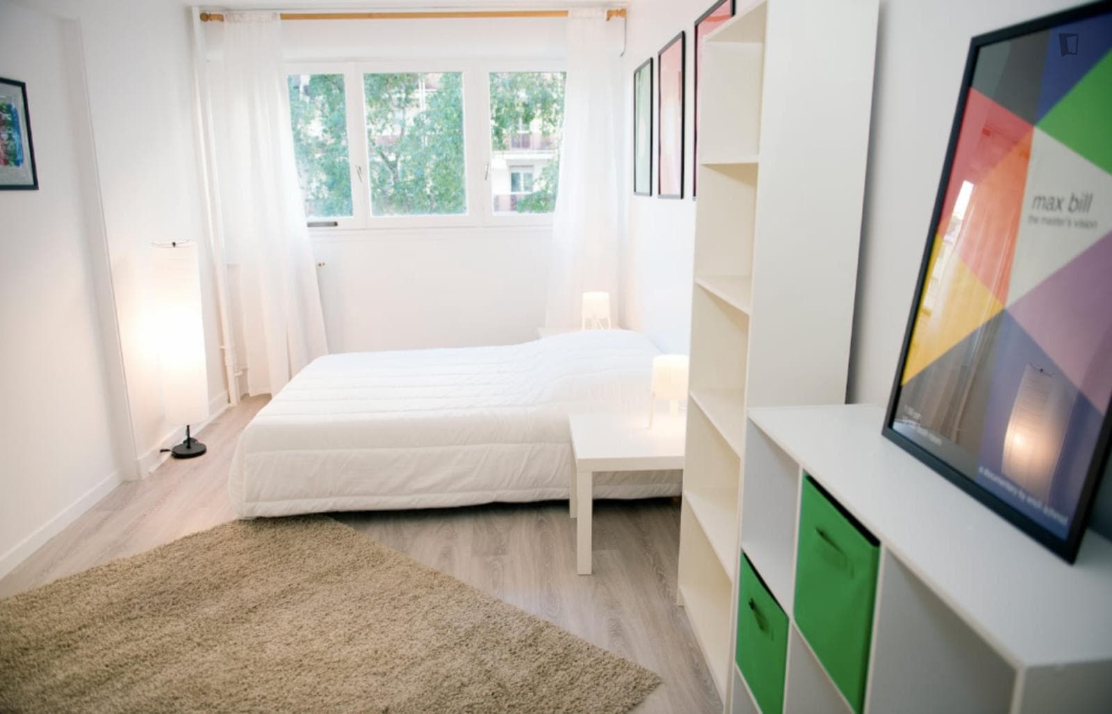 Lovely double bedroom in a 4-Bedroom apartment close to Vaugirard metro station  photo 1