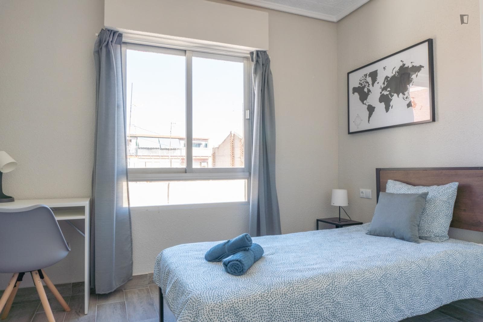 Single Bedroom. Newly renovated flat. Erasmus students photo 1