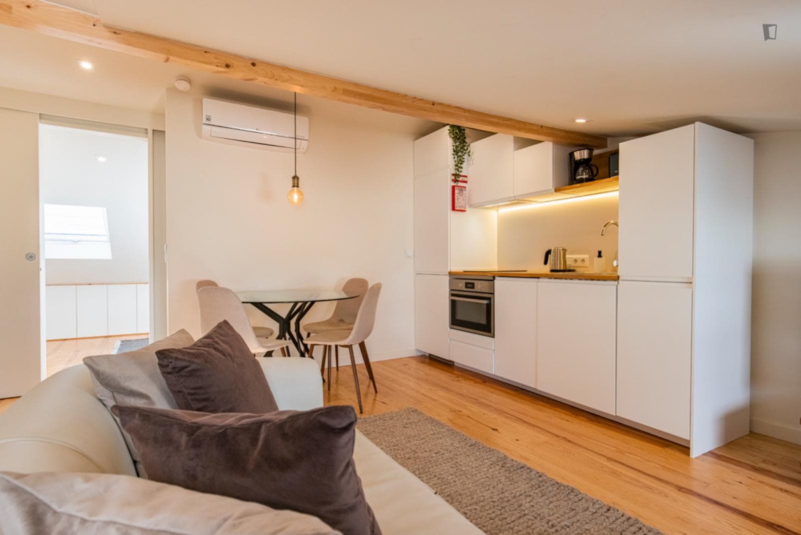 Welcoming 1-Bedroom apartment with terrace close to Alcantara-Terra train station photo 1