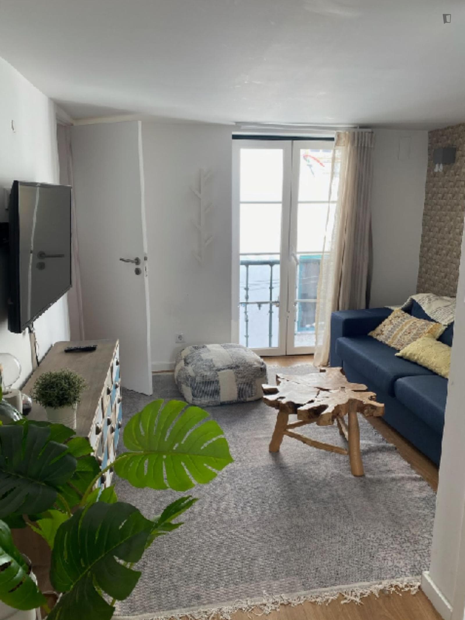 Bright 1 Bedroom apartment close to Lisbon Cathedral photo 1