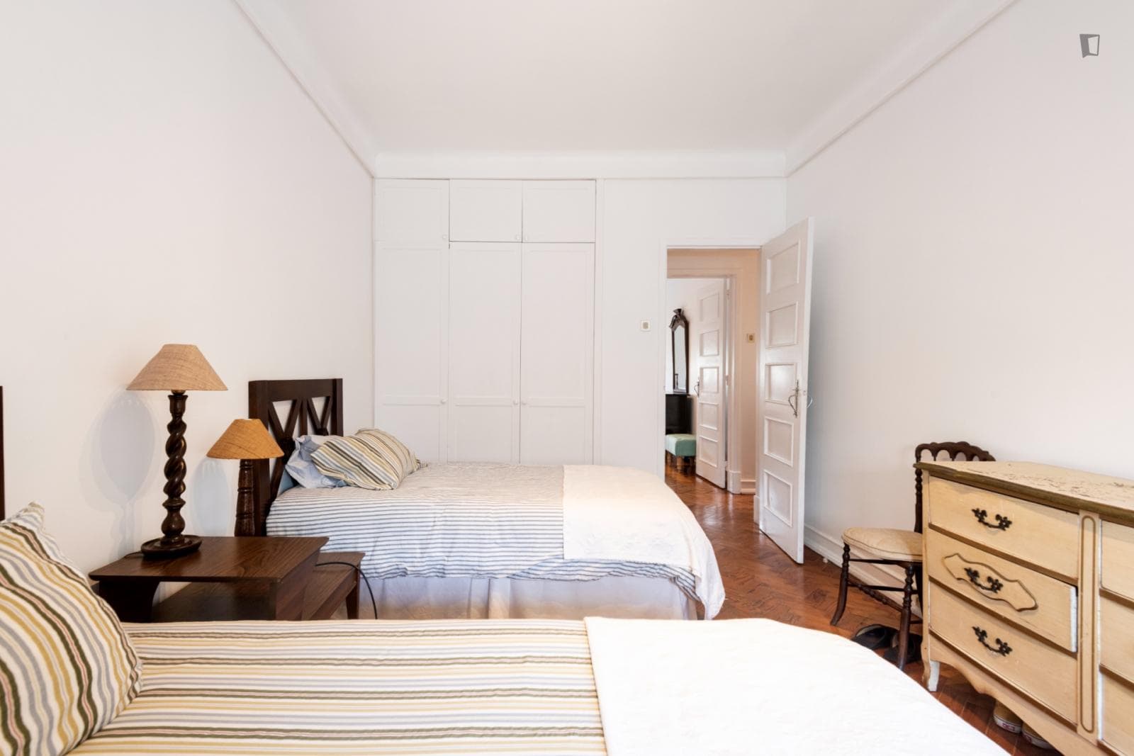 Nice twin bedroom next to Arroios metro station photo 1
