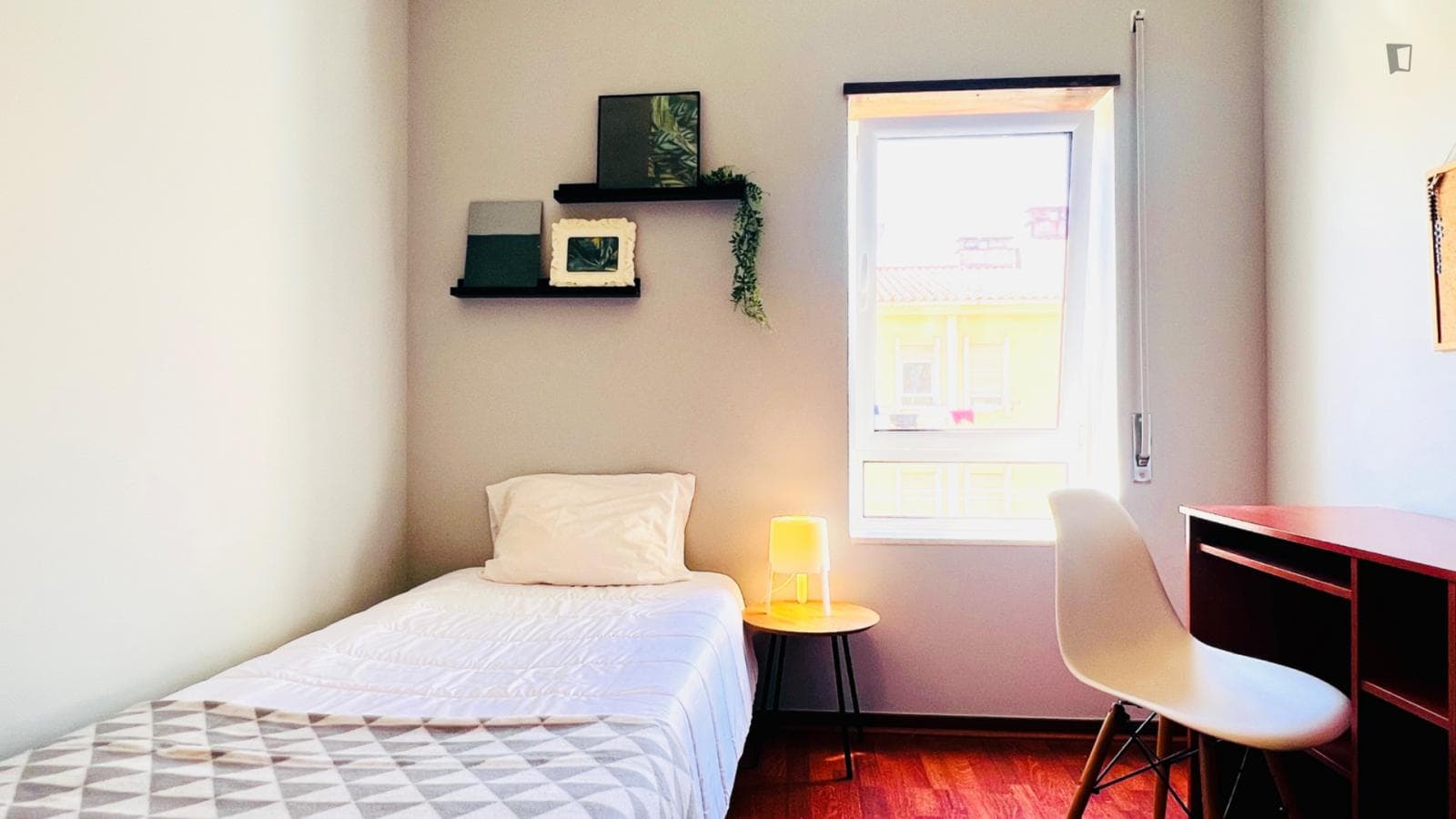 Neat single bedroom in Olivais photo 1