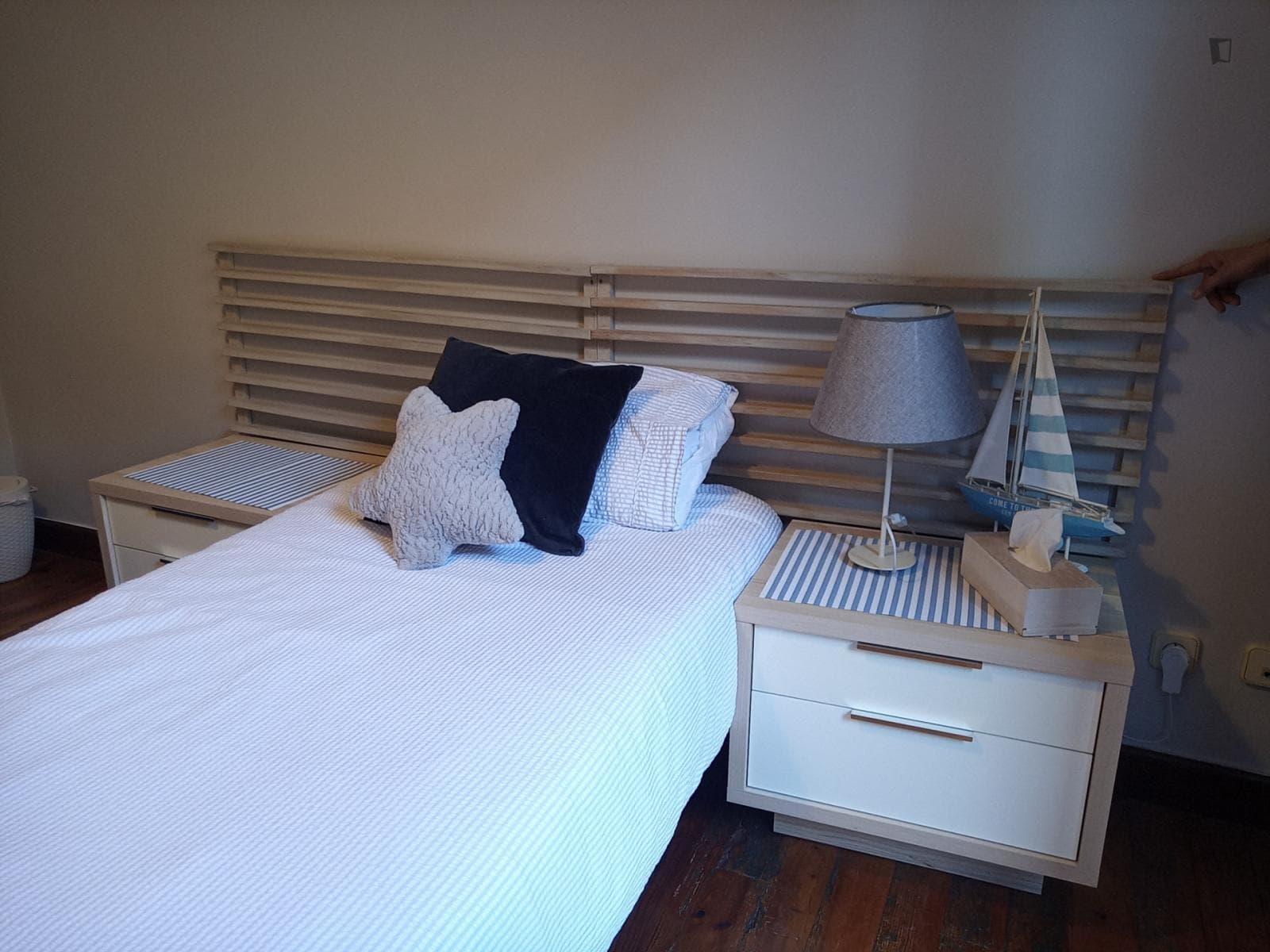 Snug single bedroom with balcony, in a 3-bedroom house close to Deustuko Unibertsitatea Campus photo 1