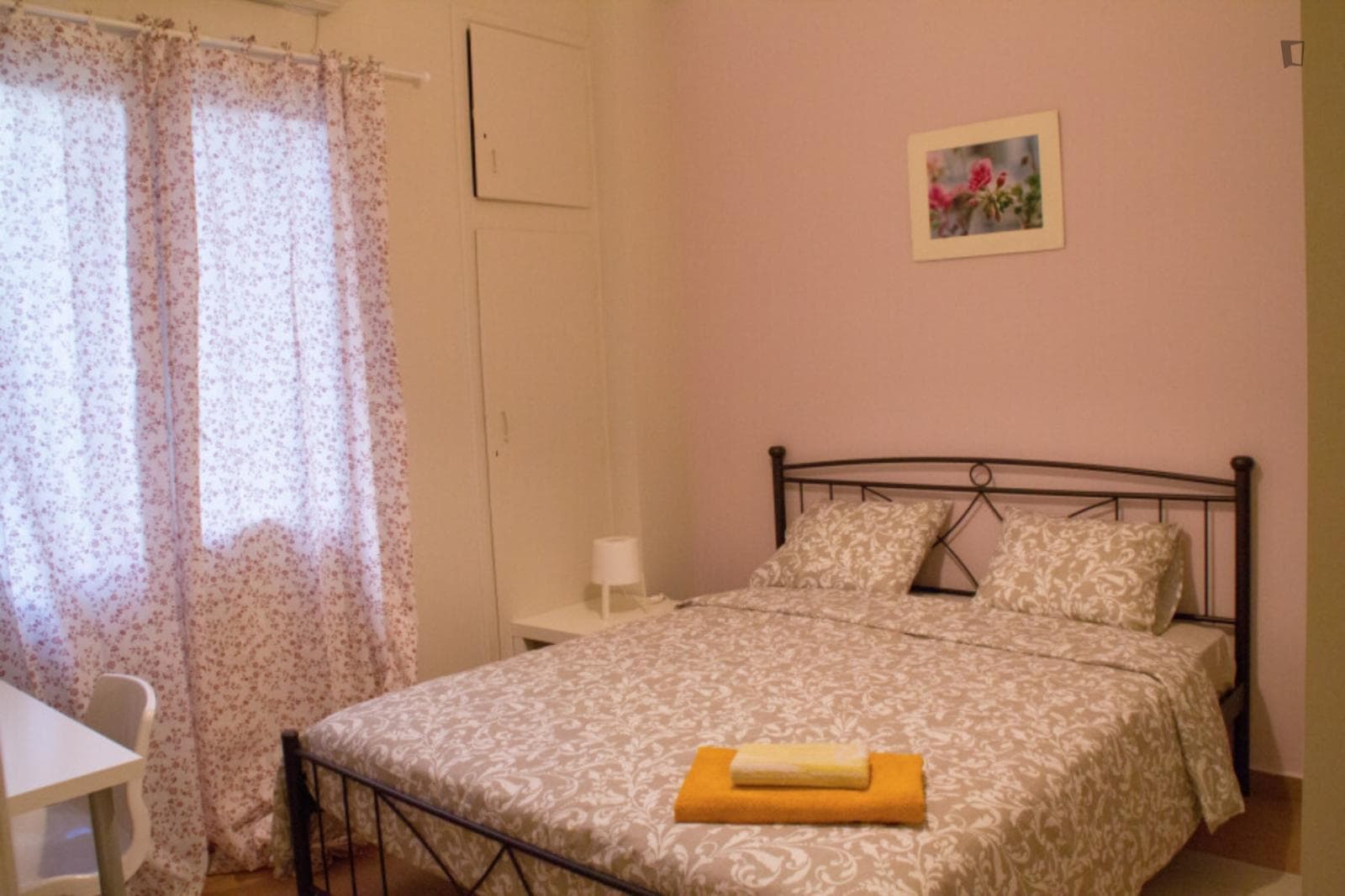 Very comfy double bedroom in Neapoli photo 1