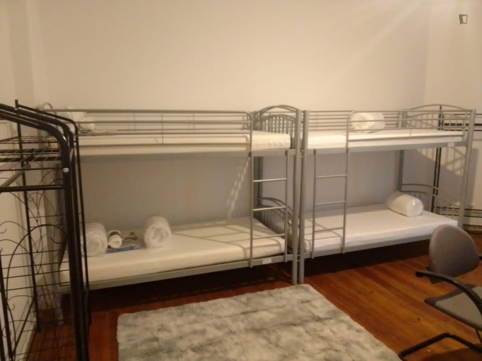 Bed in a bright 4-bed dorm, in Adlershof photo 1