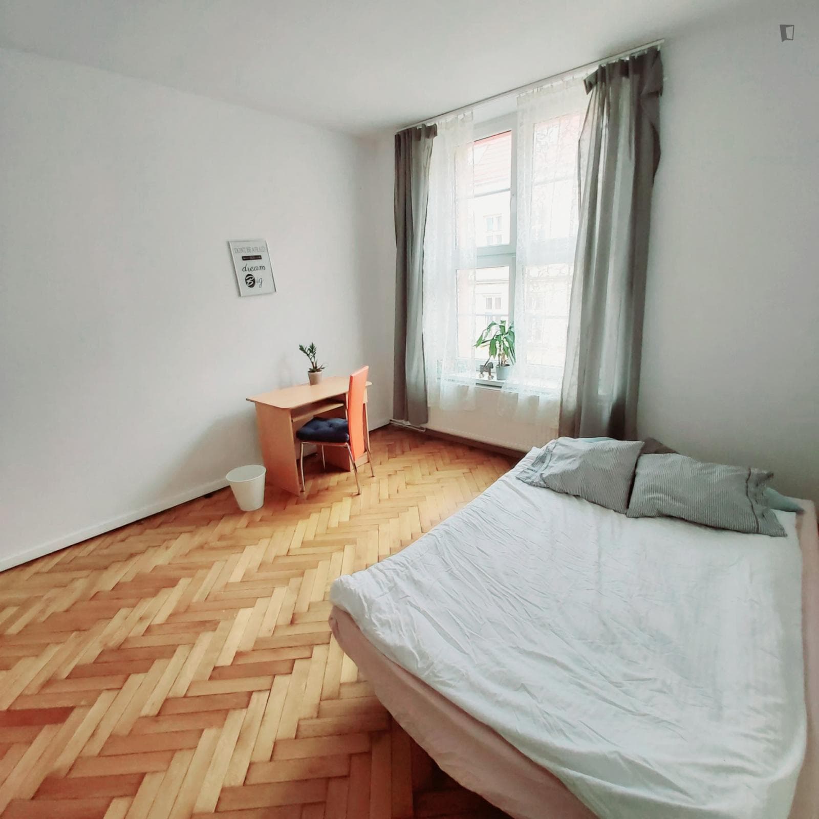 Big double bedroom in a 3-Bedroom apartment, next to Jewish Quarter photo 1