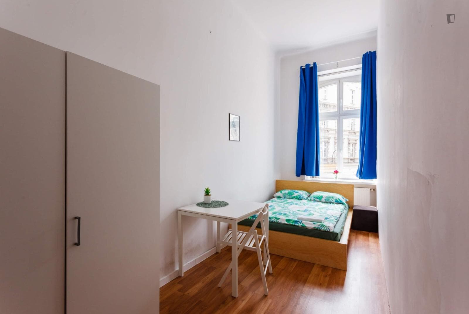 Bright double bedroom in a 4-Bedroom apartment near Stare Miasto photo 1