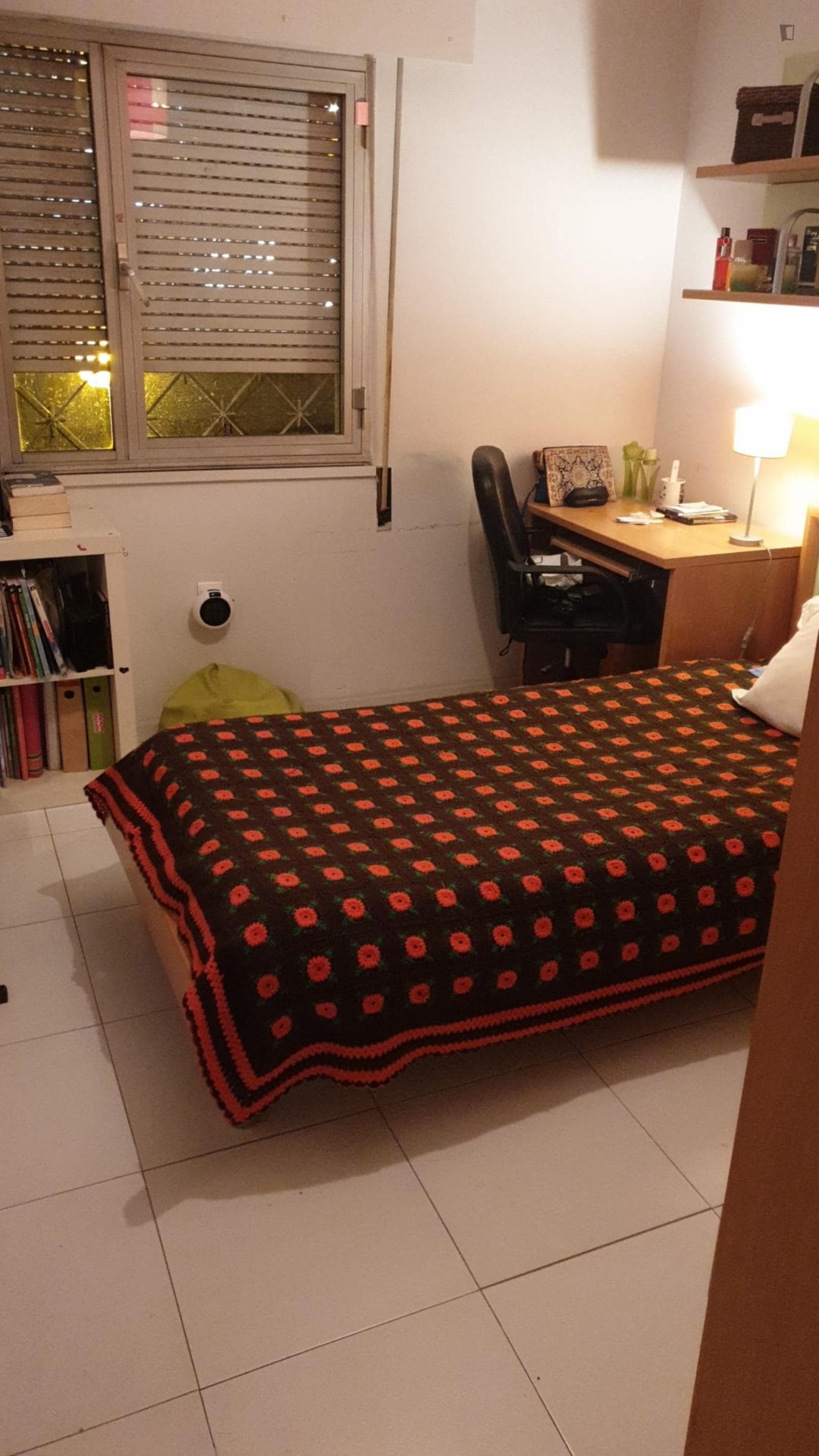 Nice single bedroom with a private bathroom not too far from Algés train station photo 1