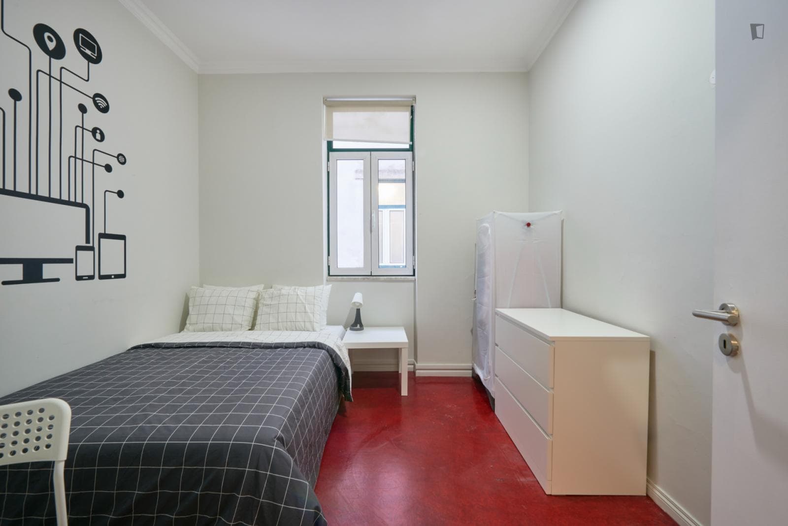 Cool double bedroom close to Entrecampos train station photo 1