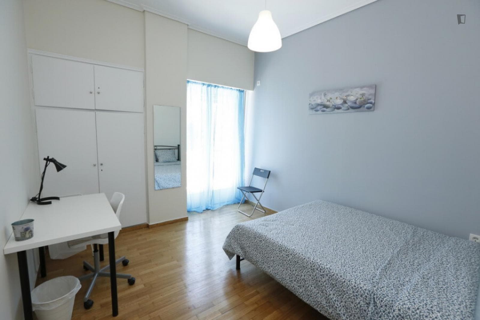 Bright double bedroom not far from National Archaeological Museum photo 1