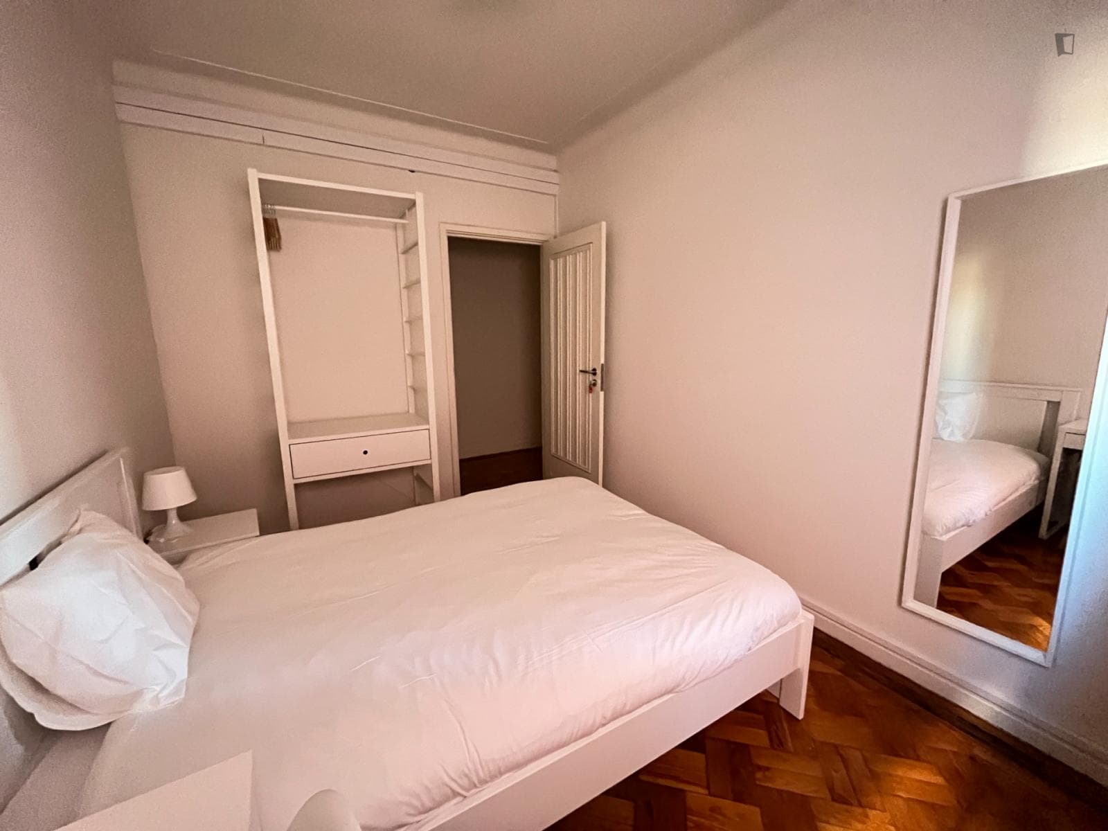 Cosy double bedroom next to Casa da Música photo 1