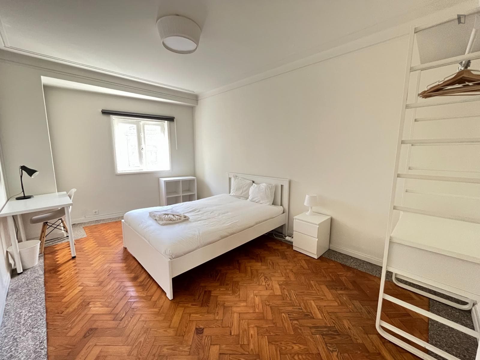 Large double ensuite bedroom close to Shopping Cidade do Porto photo 1