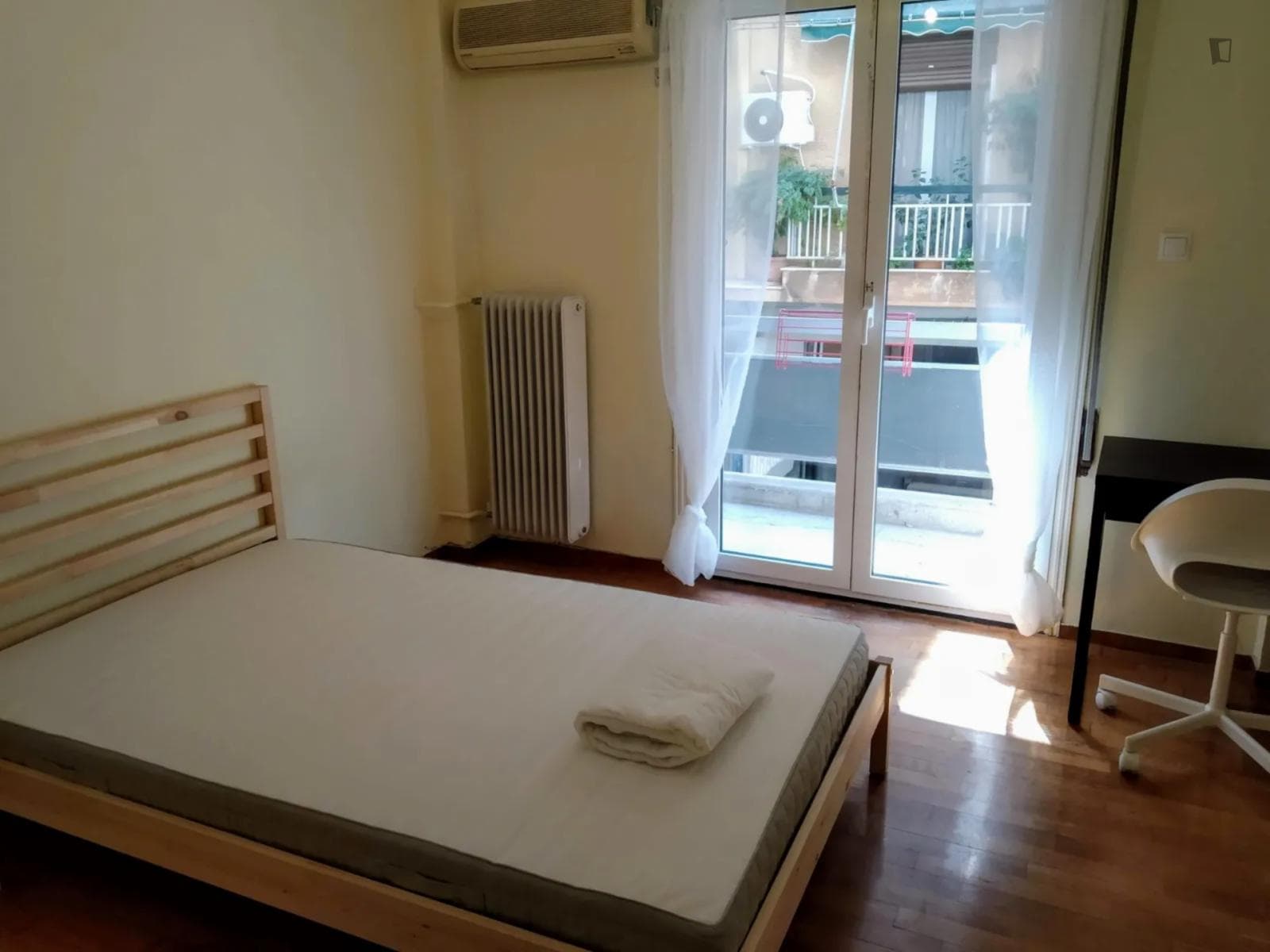 Bright bedroom near University of Athens photo 1