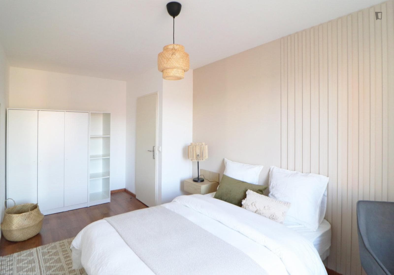 Charming double bedroom in a 4-bedroom apartment, close to École Nationale Supérieure des Arts et Métiers photo 1