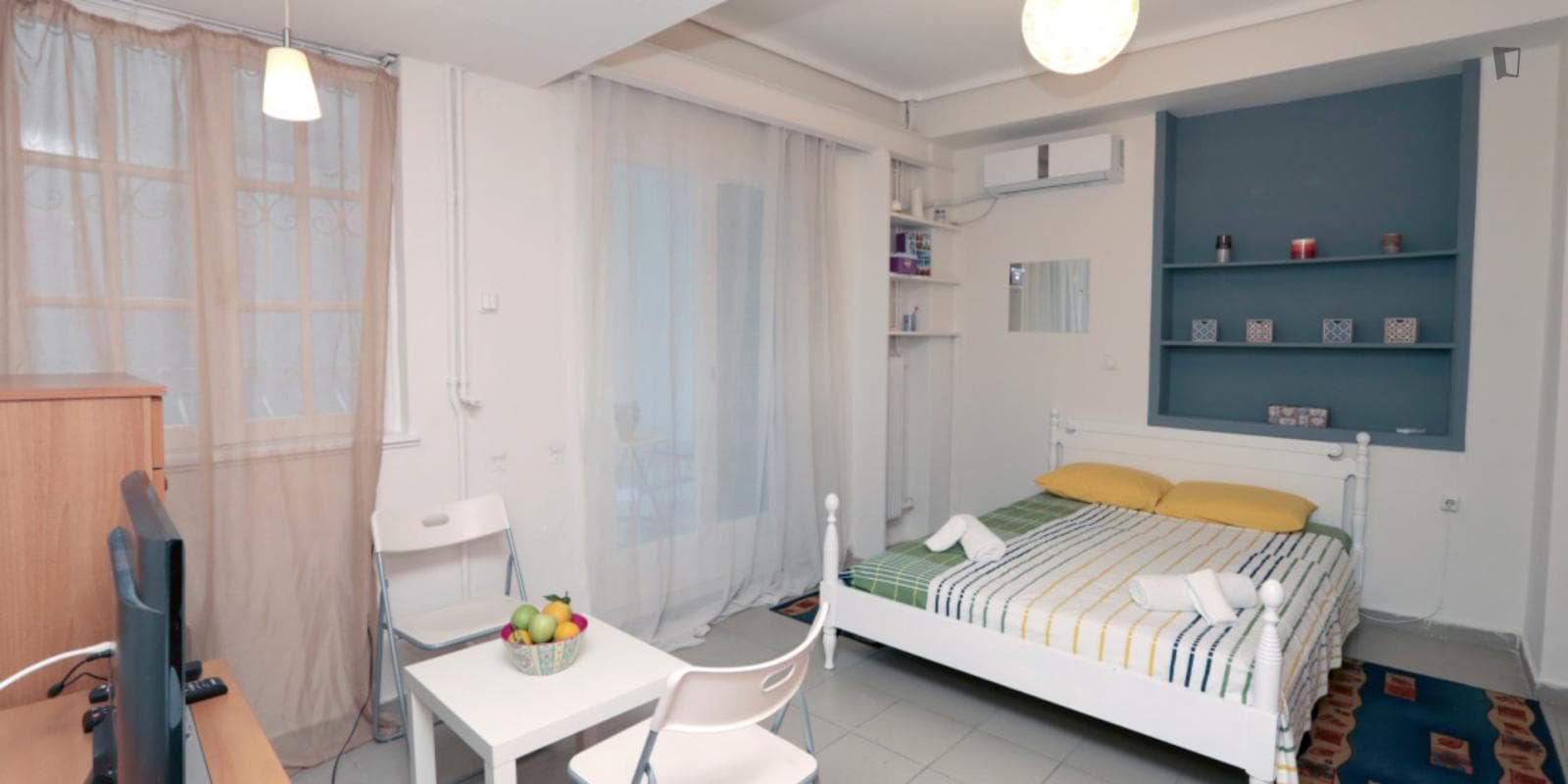 Lovely studio w/patio near AUEB, metro, and National Archeological Museum! photo 1